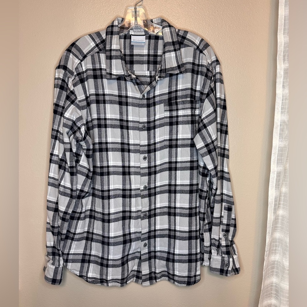 Columbia Men’s Button Down Plaid Flannel Shirt Size XL Black White Gray